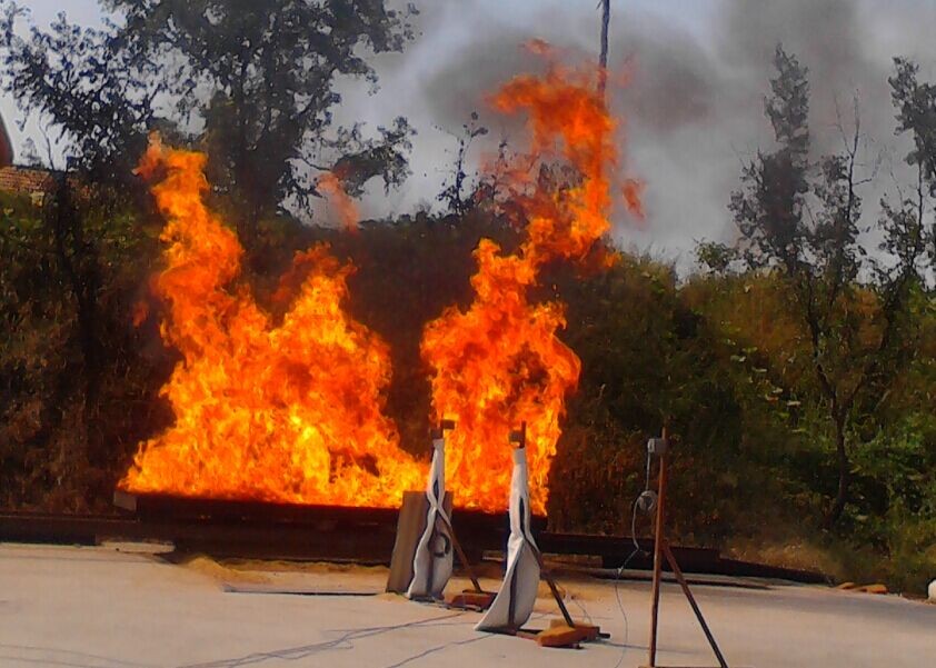 某研究所油池火，流淌火辐射热流测量